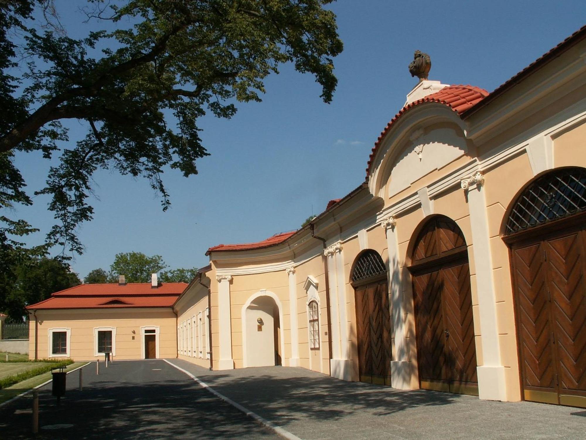 立布利萨酒店 Byšice 外观 照片