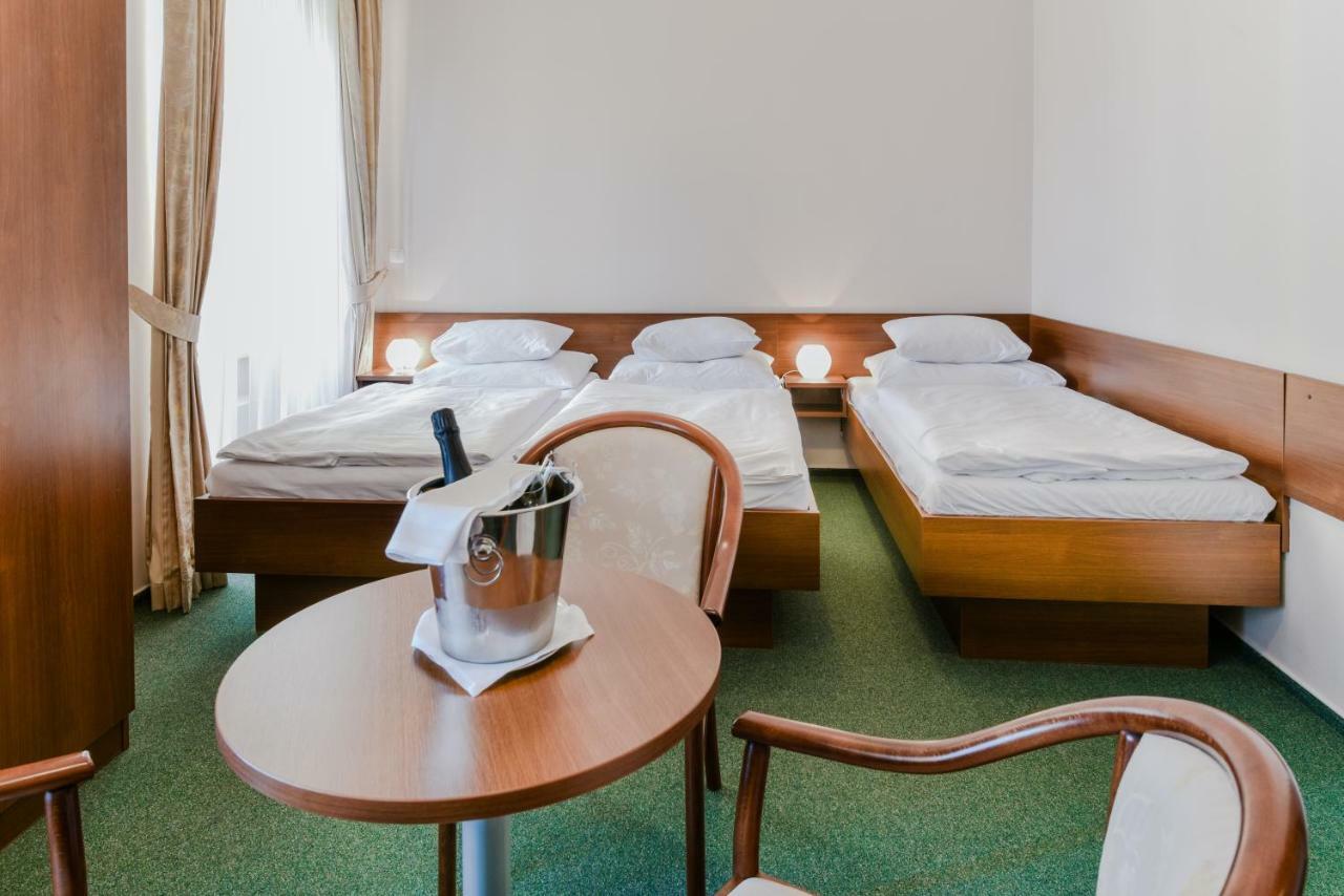 立布利萨酒店 Byšice 外观 照片