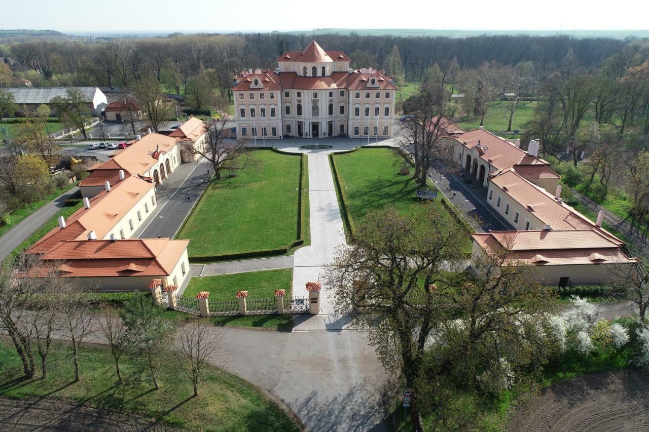 立布利萨酒店 Byšice 外观 照片