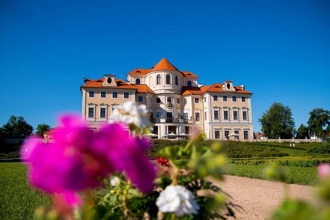 立布利萨酒店 Byšice 外观 照片